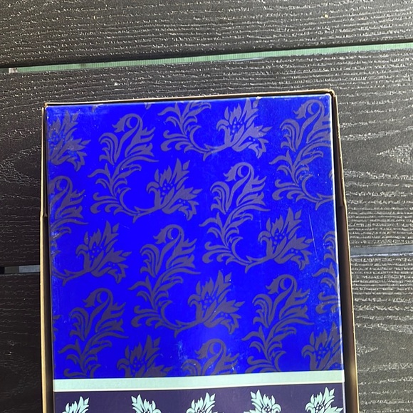 -- NRFB Vintage 1995 AVON ~ Winter Velvet Barbie Doll ❄️ - Picture 11 of 16